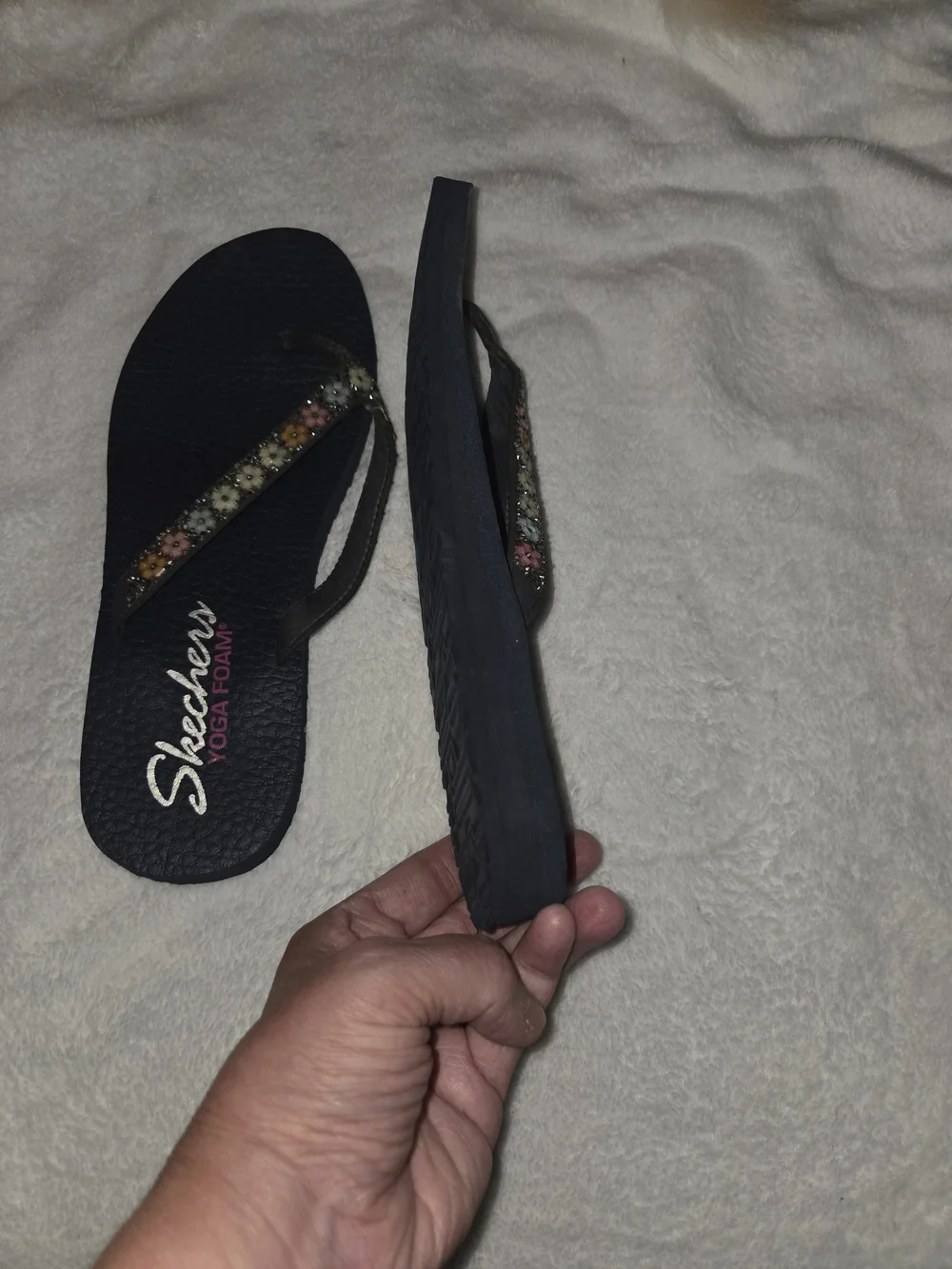 Skechers Black Floral-Accent Yoga Foam Flip Flops - Picture 1 of 5